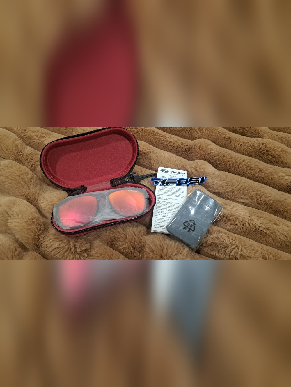Tifosi Twizzler Twizz The Day Away Red Lens Sunglasses With Case, Sticker, Wipe - Picture 3 of 6
